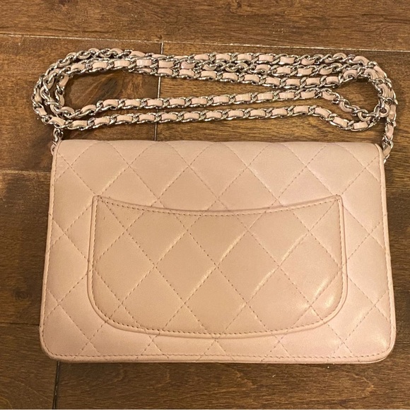 Very beautiful authentic chanel pink wallet on chain - Picture 2 of 5
